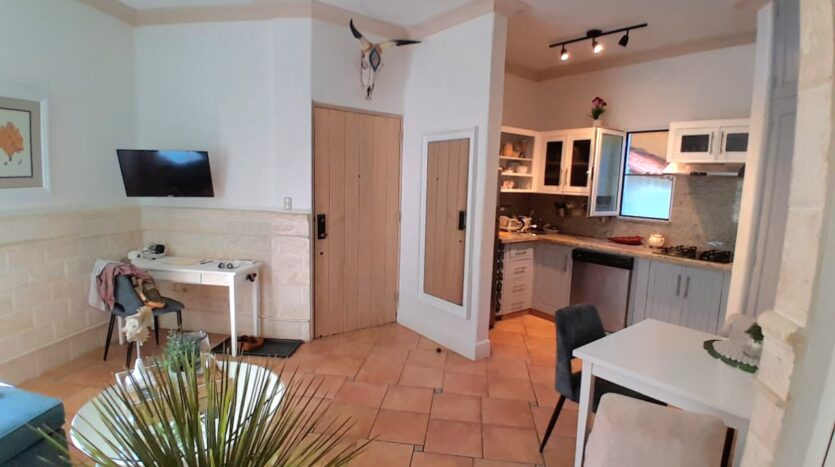 Kitchen & relaxing area