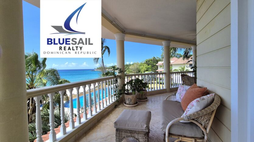 Third-floor oceanfront penthouse terrace at Hispaniola Beach Sosúa